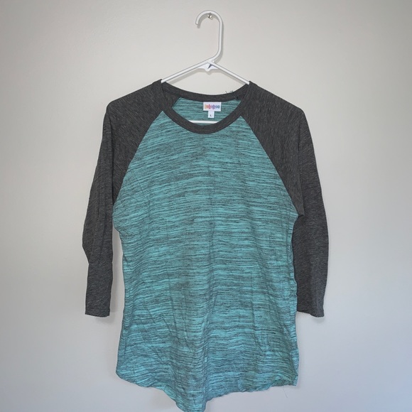 LuLaRoe Tops - LuLaRoe Randy Tee